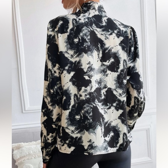 Neck tie blouse - Picture 3 of 3